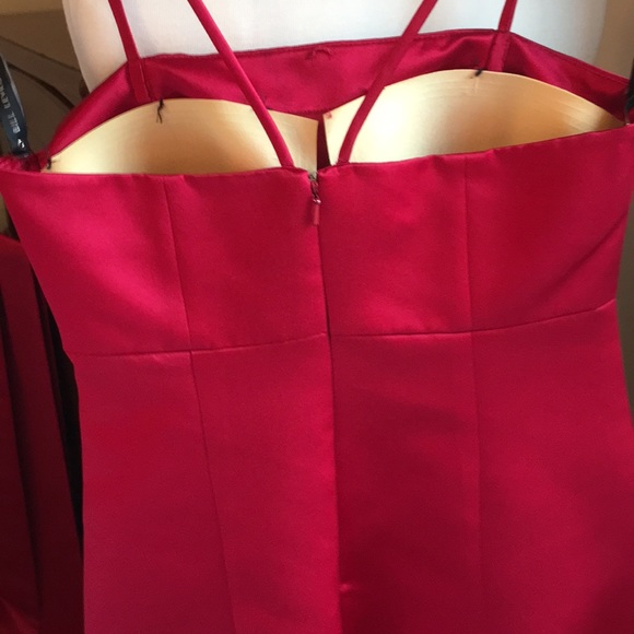 Red!! Beautiful red satin short dress with wrap - Picture 4 of 7